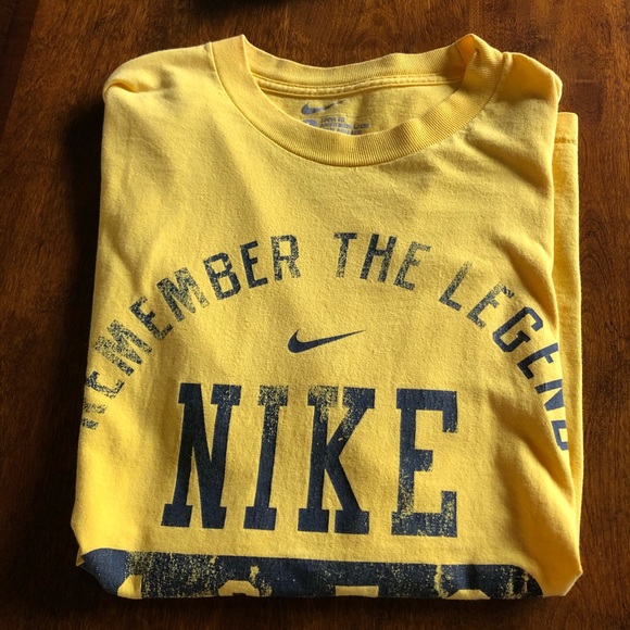 Two Nike short sleeve t-shirts - Picture 3 of 3